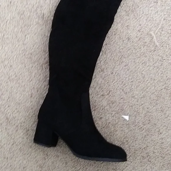 Dream Pairs nwbox. Size 7. Comes with dust bags - Picture 4 of 9